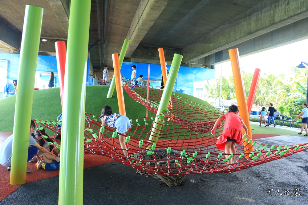 共融式遊戲場,國道2號國際路橋下公園