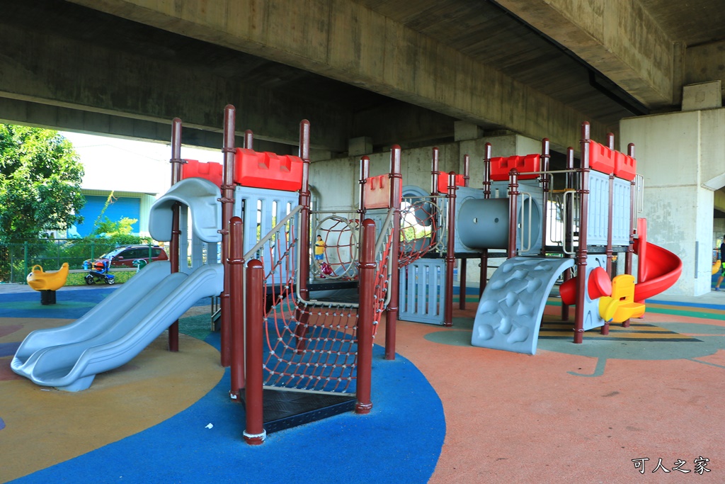 共融式遊戲場,國道2號國際路橋下公園