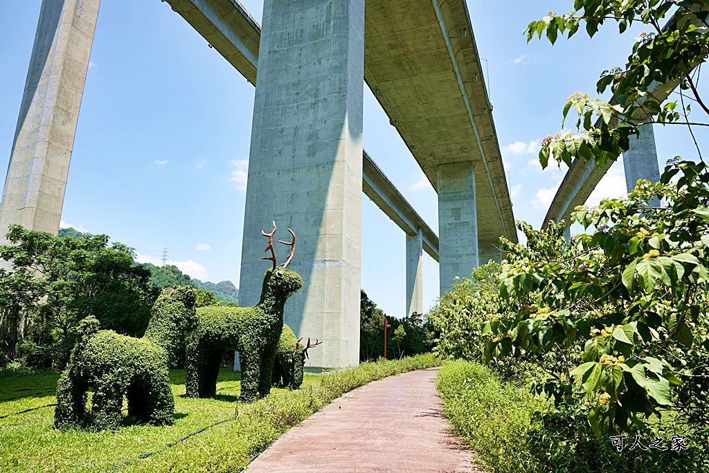 免費,南投新景點,新景點,橋聳雲天綠雕園區,橋聳雲天綠雕園區(國道六號國姓交流道),約會