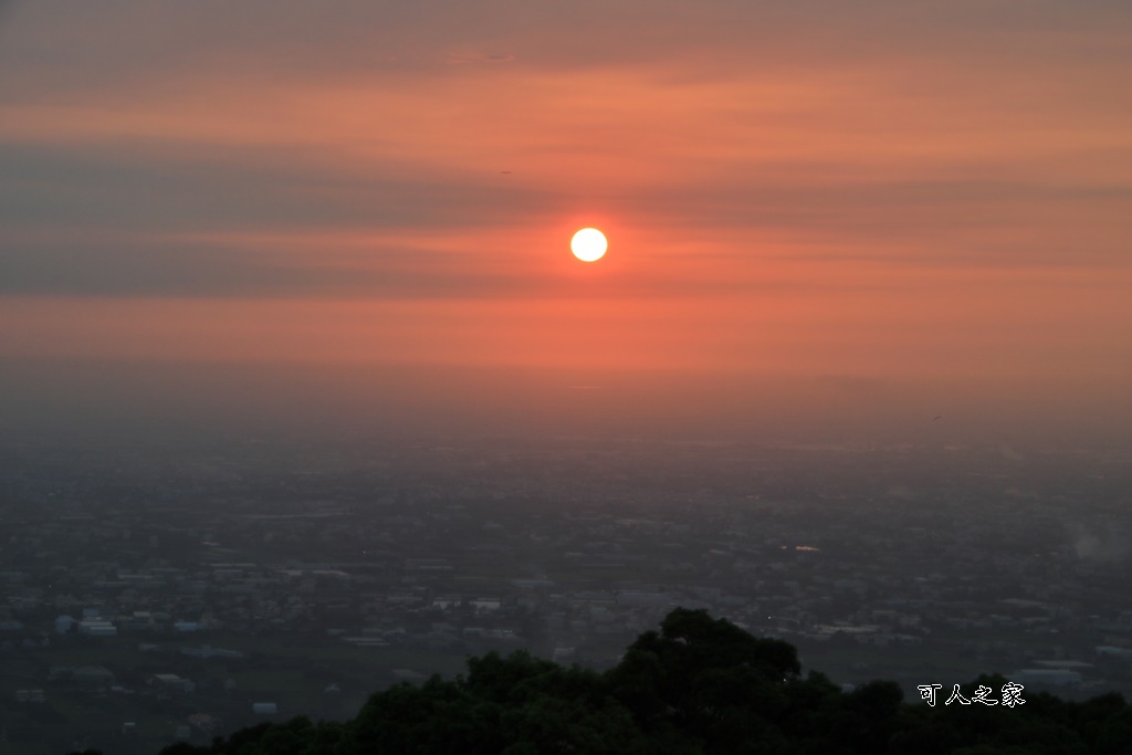 中部景點,南投180度夜景,南投及中部最優質景點,南投約會,南投餵小動物,夜景,夜景部落格,裝置藝術