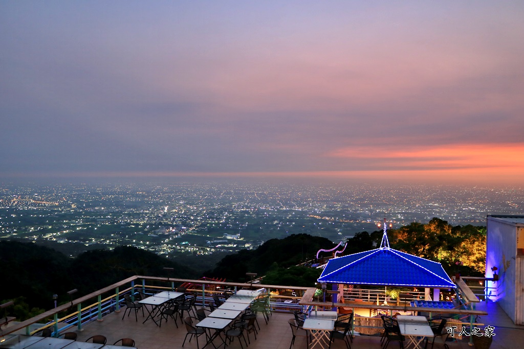 中部景點,南投180度夜景,南投及中部最優質景點,南投約會,南投餵小動物,夜景,夜景部落格,裝置藝術