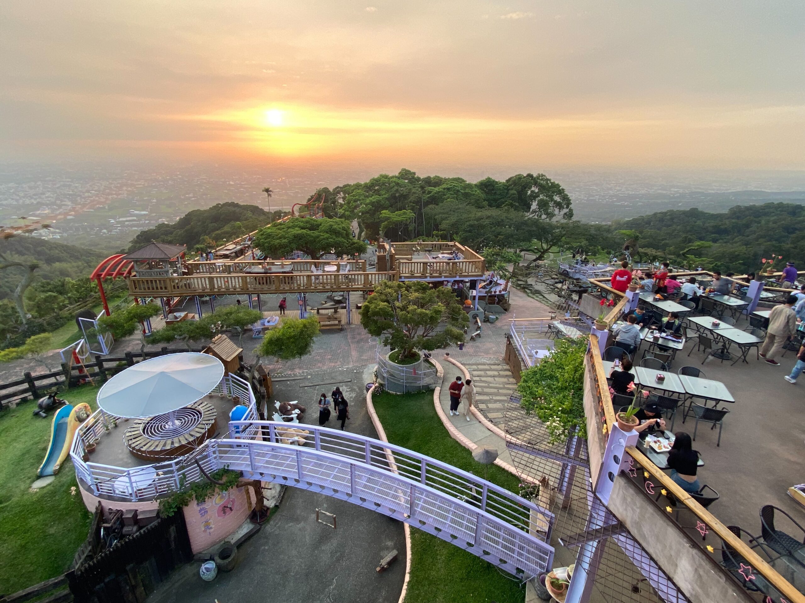 中部景點,南投180度夜景,南投及中部最優質景點,南投約會,南投餵小動物,夜景,夜景部落格,裝置藝術 @可人之家