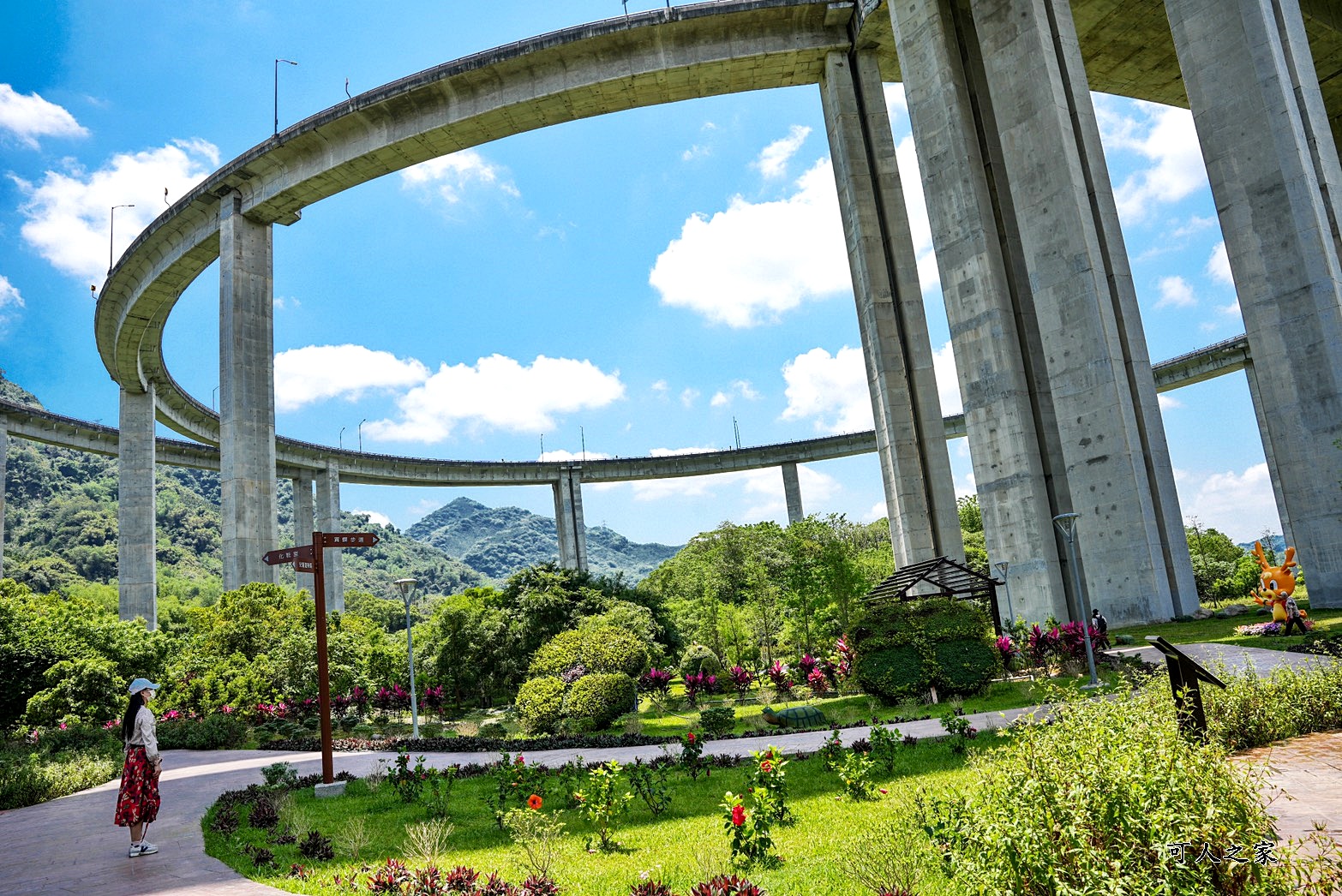 免費,南投新景點,新景點,橋聳雲天綠雕園區,橋聳雲天綠雕園區(國道六號國姓交流道),約會