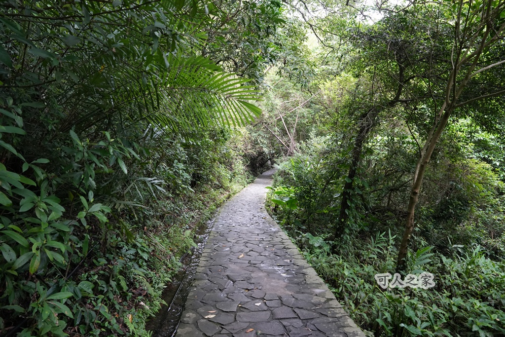 IG熱門景點,假日去處,台灣旅遊,宜蘭化處去,宜蘭新景點,宜蘭礁溪,宜蘭礁溪景點,拍照景點,泡腳,瀑布,猴洞坑瀑布,白石腳步道,礁溪旅遊,礁溪景點,芬多精,蘭陽平原,親子景點,輕鬆健行