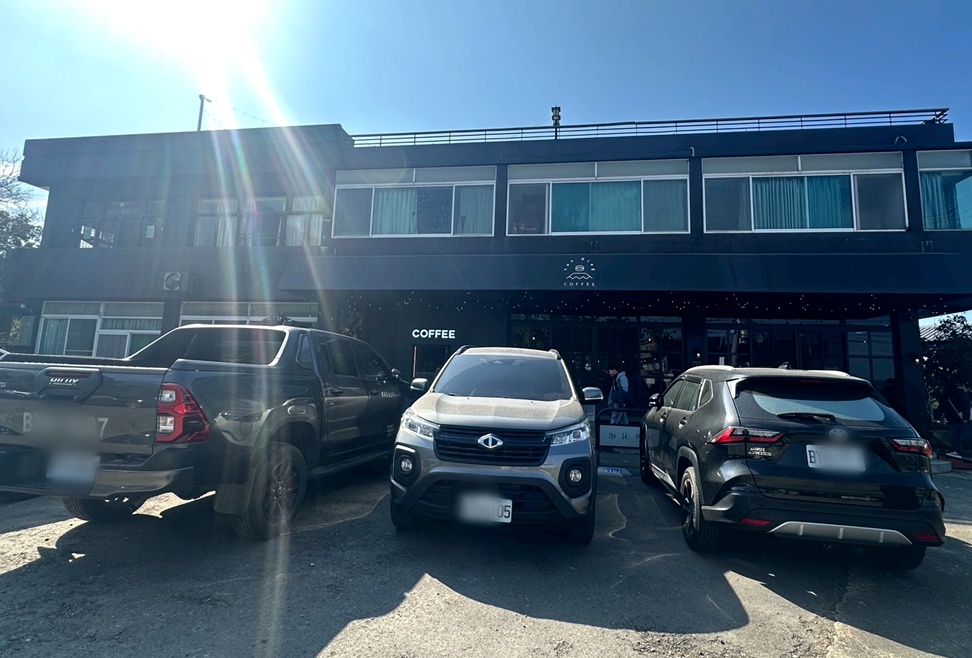 古坑咖啡,古坑玩沙,古坑美食,夜景餐廳,情侶約會,桂林映象會館,珍粉紅城堡,華山小天梯,蘿莎玫瑰莊園,蜜蜂故事館,親子餐廳,雲林IG景點,雲林一日遊,雲林休閒農場,雲林古坑景點,雲林咖啡廳,雲林夜景,雲林戶外景點,雲林打卡,雲林打卡景點,雲林推薦景點,雲林旅遊攻略,雲林景觀餐廳,雲林浪漫景點,雲林火鍋,雲林約會,雲林網美,雲林美食推薦,雲林華山,雲林親子景點,雲林觀光,雲林露營風,雲頂咖啡,雲頂咖啡低消,雲頂咖啡景觀餐廳,雲頂咖啡營業時間,雲頂咖啡菜單,雲頂咖啡電話