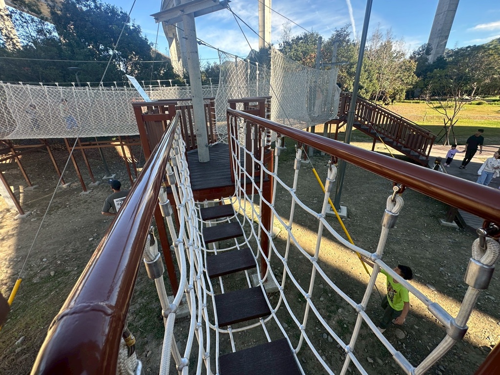 免費,南投新景點,山訓挑戰區,新景點,橋聳雲天綠雕園區,橋聳雲天綠雕園區(國道六號國姓交流道),約會