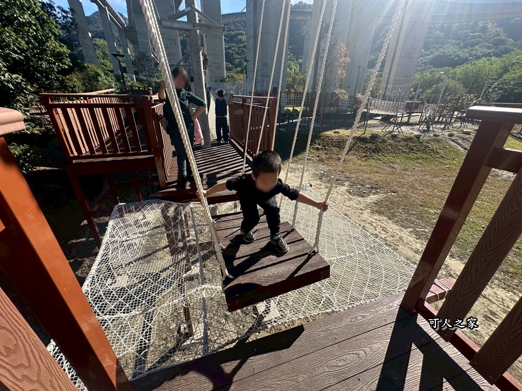 免費,南投新景點,山訓挑戰區,新景點,橋聳雲天綠雕園區,橋聳雲天綠雕園區(國道六號國姓交流道),約會