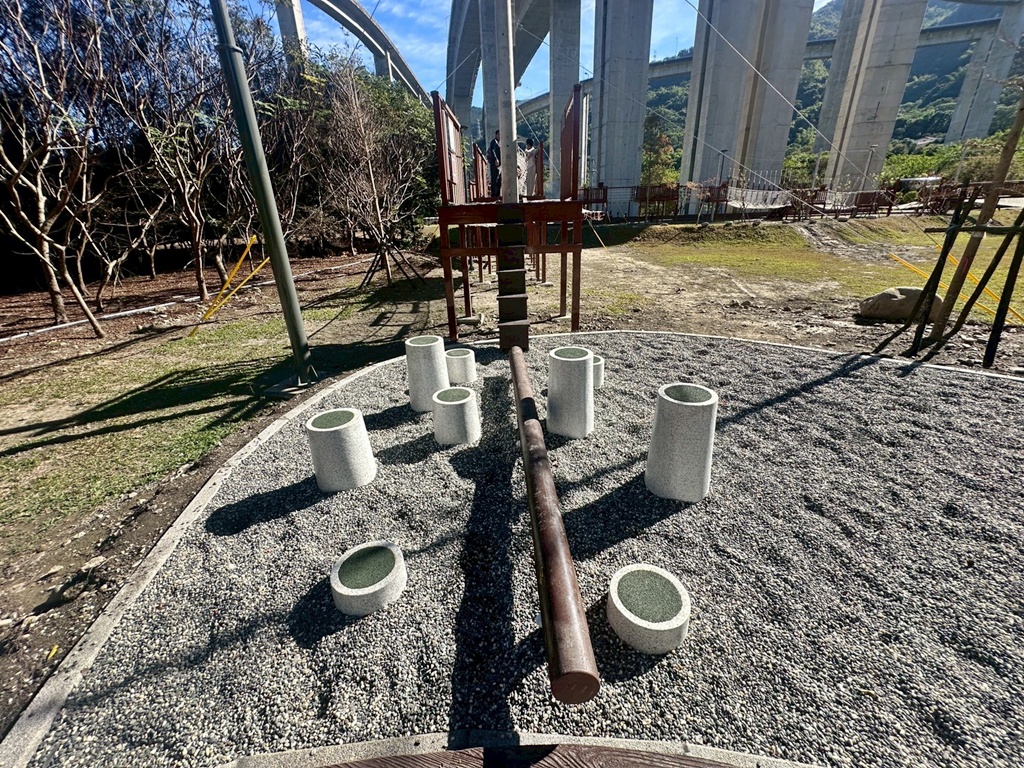 免費,南投新景點,山訓挑戰區,新景點,橋聳雲天綠雕園區,橋聳雲天綠雕園區(國道六號國姓交流道),約會