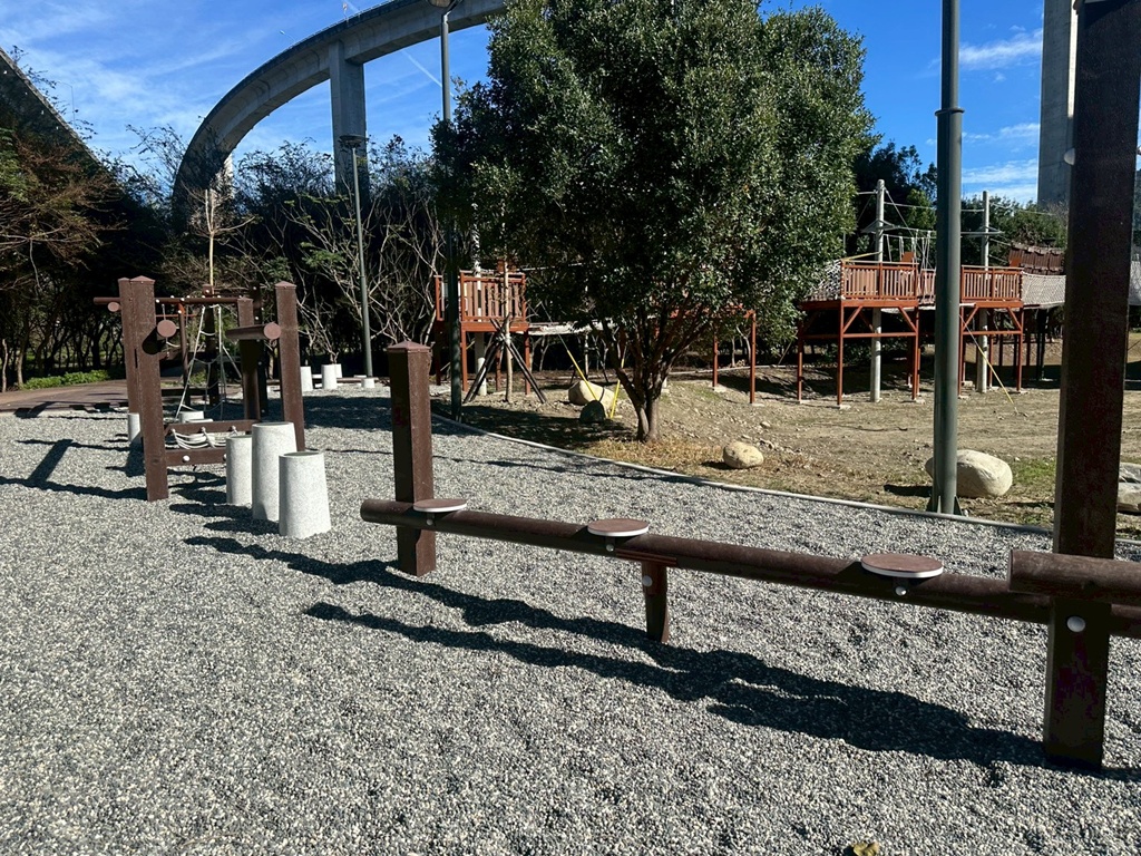 免費,南投新景點,山訓挑戰區,新景點,橋聳雲天綠雕園區,橋聳雲天綠雕園區(國道六號國姓交流道),約會