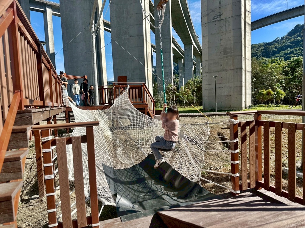 免費,南投新景點,山訓挑戰區,新景點,橋聳雲天綠雕園區,橋聳雲天綠雕園區(國道六號國姓交流道),約會