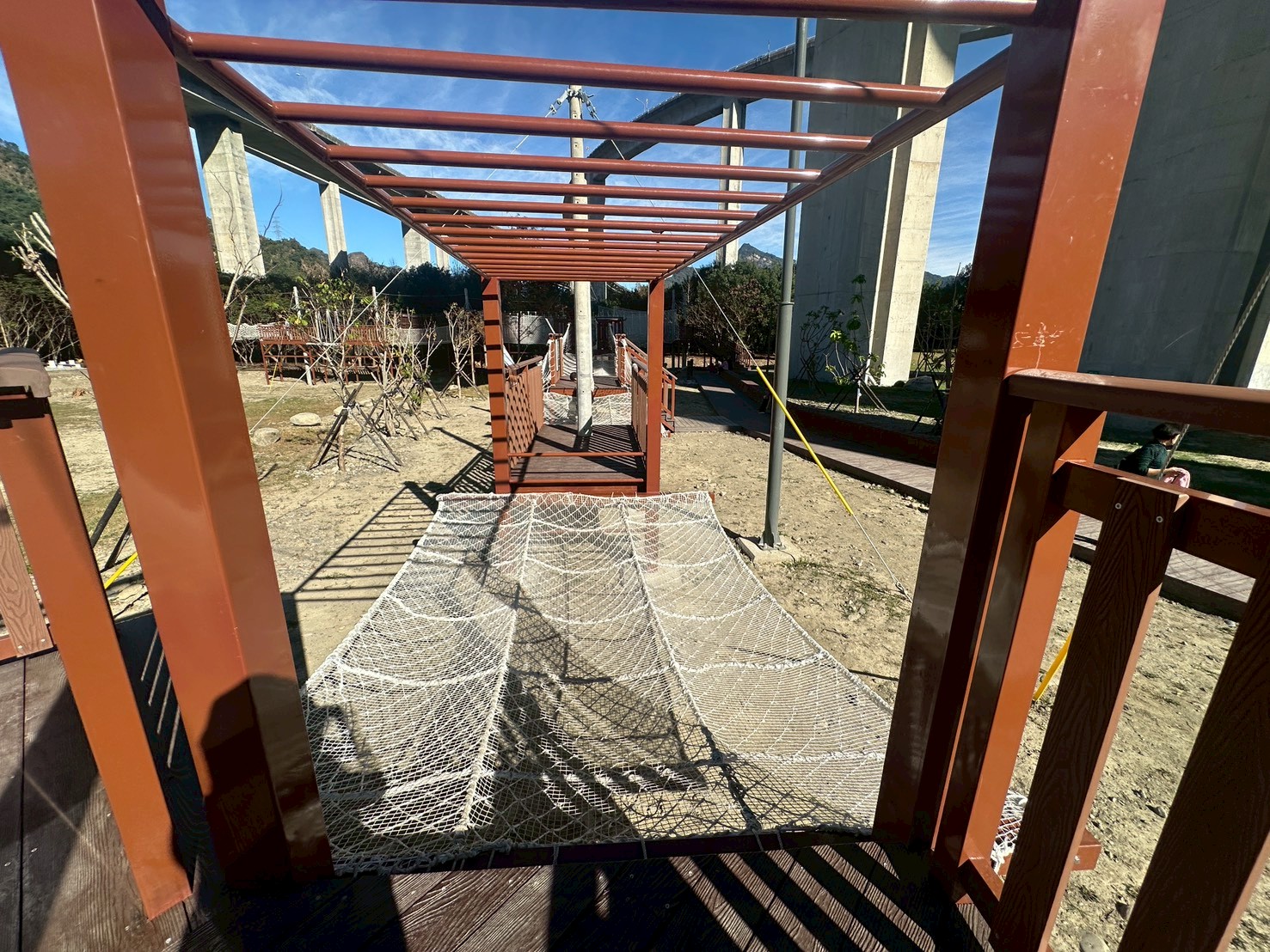 免費,南投新景點,山訓挑戰區,新景點,橋聳雲天綠雕園區,橋聳雲天綠雕園區(國道六號國姓交流道),約會