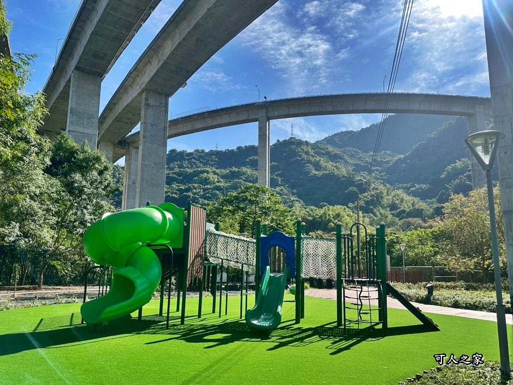 免費,南投新景點,山訓挑戰區,新景點,橋聳雲天綠雕園區,橋聳雲天綠雕園區(國道六號國姓交流道),約會
