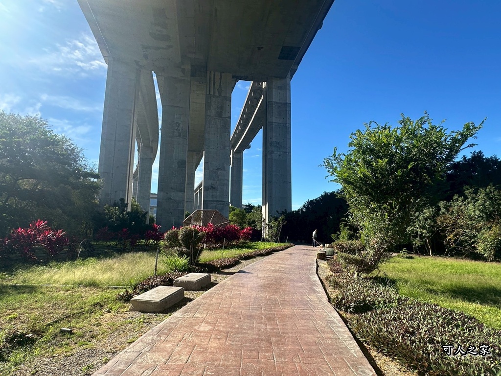 免費,南投新景點,山訓挑戰區,新景點,橋聳雲天綠雕園區,橋聳雲天綠雕園區(國道六號國姓交流道),約會