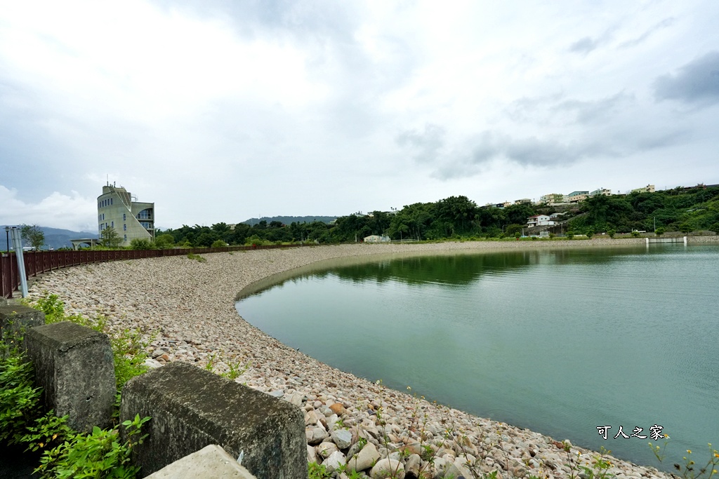 免費景點,南投國道六號景點,南投新地標,南投景點,南投草屯新地標,南投鳥嘴潭人工湖,水資源教育館,清水模建築,湖畔步道,網美拍照,親子景點,鳥嘴潭人工湖水資源教育館,鳥嘴潭水資源教育館