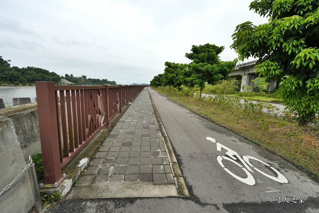 免費景點,南投國道六號景點,南投新地標,南投景點,南投草屯新地標,南投鳥嘴潭人工湖,水資源教育館,清水模建築,湖畔步道,網美拍照,親子景點,鳥嘴潭人工湖水資源教育館,鳥嘴潭水資源教育館