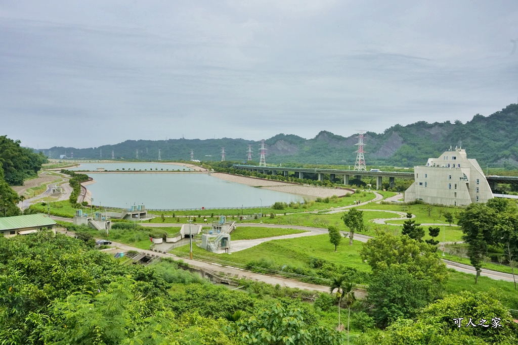 免費景點,南投國道六號景點,南投新地標,南投景點,南投草屯新地標,南投鳥嘴潭人工湖,水資源教育館,清水模建築,湖畔步道,網美拍照,親子景點,鳥嘴潭人工湖水資源教育館,鳥嘴潭水資源教育館