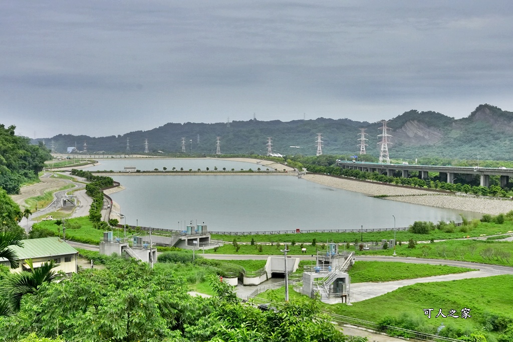 免費景點,南投國道六號景點,南投新地標,南投景點,南投草屯新地標,南投鳥嘴潭人工湖,水資源教育館,清水模建築,湖畔步道,網美拍照,親子景點,鳥嘴潭人工湖水資源教育館,鳥嘴潭水資源教育館