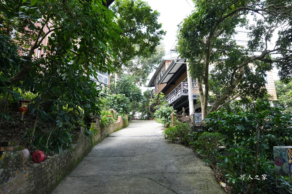 175咖啡公路,180度山景,停車場,台南咖啡廳,台南旅遊推薦,台南景觀餐廳,台南秘境,台南約會,台南美食,咖啡公路景點,咖啡果露雞腿鍋,大鋤花間,大鋤花間咖啡生態農場,室內用餐,寵物友善（雖然原文沒強調寵物可入，但有貓咪可暗示友好度）,山景咖啡廳,心靈療癒,戶外用餐,放鬆,東山咖啡,東山景觀餐廳,東山美食,樹屋餐廳,浪漫花園,療癒秘境,網美打卡,親子景點,韓式泡菜鍋,預約