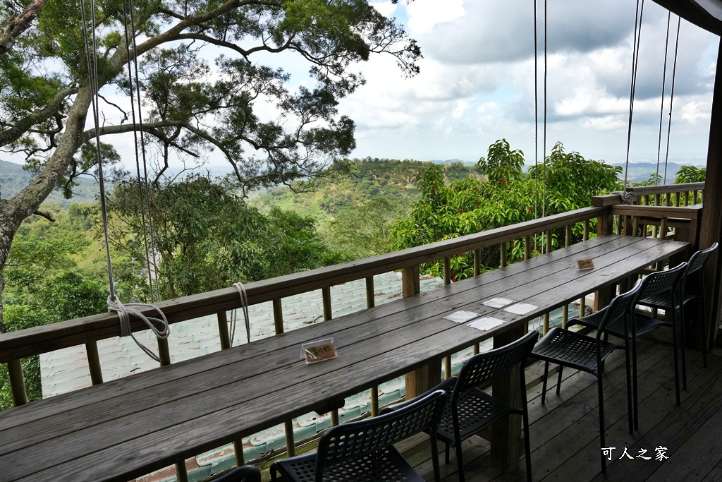 175咖啡公路,180度山景,停車場,台南咖啡廳,台南旅遊推薦,台南景觀餐廳,台南秘境,台南約會,台南美食,咖啡公路景點,咖啡果露雞腿鍋,大鋤花間,大鋤花間咖啡生態農場,室內用餐,寵物友善（雖然原文沒強調寵物可入，但有貓咪可暗示友好度）,山景咖啡廳,心靈療癒,戶外用餐,放鬆,東山咖啡,東山景觀餐廳,東山美食,樹屋餐廳,浪漫花園,療癒秘境,網美打卡,親子景點,韓式泡菜鍋,預約