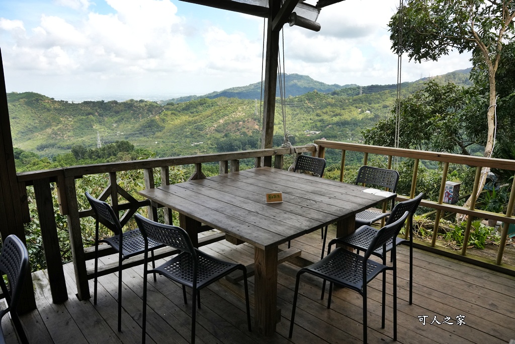 175咖啡公路,180度山景,停車場,台南咖啡廳,台南旅遊推薦,台南景觀餐廳,台南秘境,台南約會,台南美食,咖啡公路景點,咖啡果露雞腿鍋,大鋤花間,大鋤花間咖啡生態農場,室內用餐,寵物友善（雖然原文沒強調寵物可入，但有貓咪可暗示友好度）,山景咖啡廳,心靈療癒,戶外用餐,放鬆,東山咖啡,東山景觀餐廳,東山美食,樹屋餐廳,浪漫花園,療癒秘境,網美打卡,親子景點,韓式泡菜鍋,預約