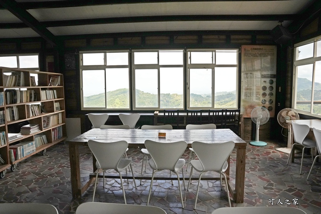 175咖啡公路,180度山景,停車場,台南咖啡廳,台南旅遊推薦,台南景觀餐廳,台南秘境,台南約會,台南美食,咖啡公路景點,咖啡果露雞腿鍋,大鋤花間,大鋤花間咖啡生態農場,室內用餐,寵物友善（雖然原文沒強調寵物可入，但有貓咪可暗示友好度）,山景咖啡廳,心靈療癒,戶外用餐,放鬆,東山咖啡,東山景觀餐廳,東山美食,樹屋餐廳,浪漫花園,療癒秘境,網美打卡,親子景點,韓式泡菜鍋,預約