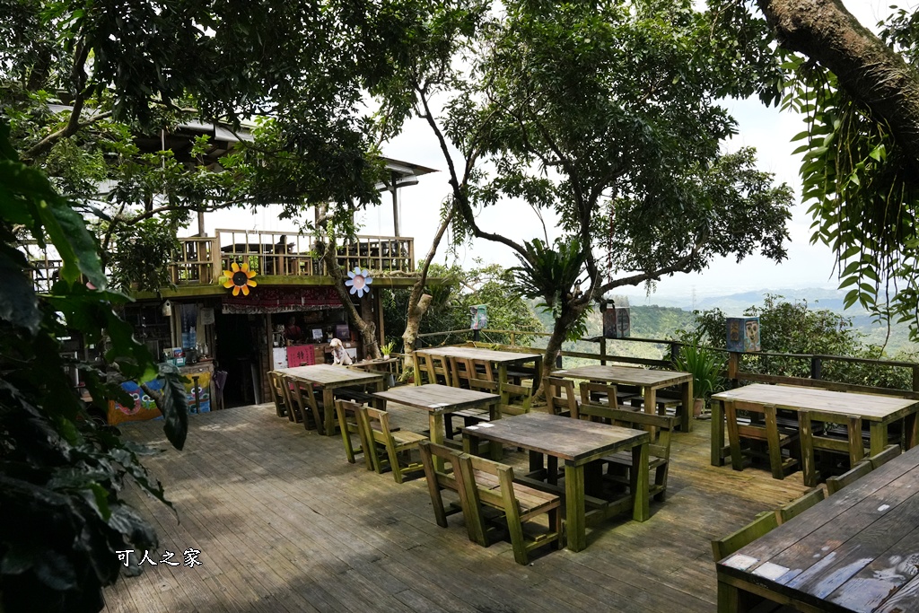 175咖啡公路,180度山景,停車場,台南咖啡廳,台南旅遊推薦,台南景觀餐廳,台南秘境,台南約會,台南美食,咖啡公路景點,咖啡果露雞腿鍋,大鋤花間,大鋤花間咖啡生態農場,室內用餐,寵物友善（雖然原文沒強調寵物可入，但有貓咪可暗示友好度）,山景咖啡廳,心靈療癒,戶外用餐,放鬆,東山咖啡,東山景觀餐廳,東山美食,樹屋餐廳,浪漫花園,療癒秘境,網美打卡,親子景點,韓式泡菜鍋,預約