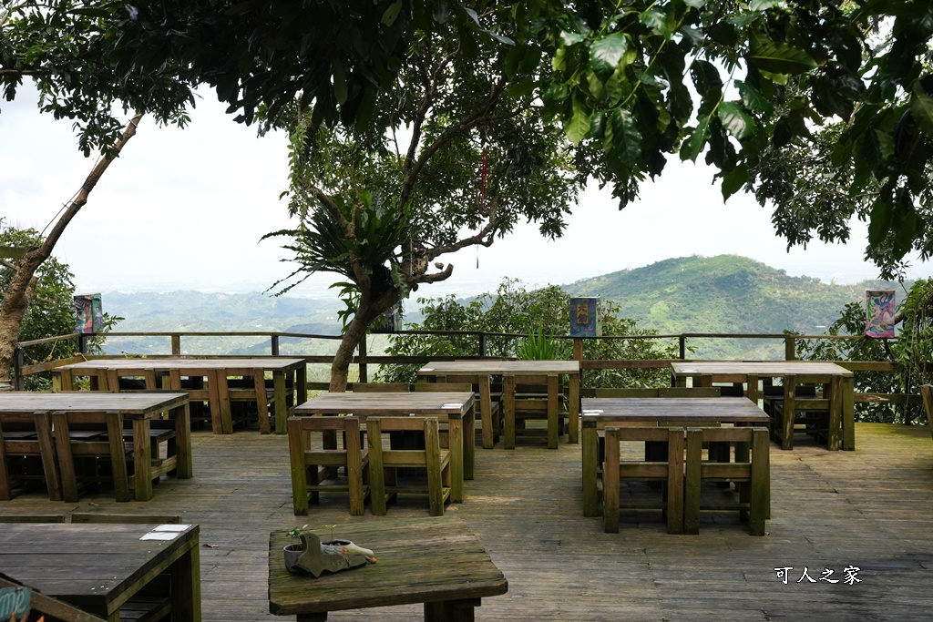 175咖啡公路,180度山景,停車場,台南咖啡廳,台南旅遊推薦,台南景觀餐廳,台南秘境,台南約會,台南美食,咖啡公路景點,咖啡果露雞腿鍋,大鋤花間,大鋤花間咖啡生態農場,室內用餐,寵物友善（雖然原文沒強調寵物可入，但有貓咪可暗示友好度）,山景咖啡廳,心靈療癒,戶外用餐,放鬆,東山咖啡,東山景觀餐廳,東山美食,樹屋餐廳,浪漫花園,療癒秘境,網美打卡,親子景點,韓式泡菜鍋,預約