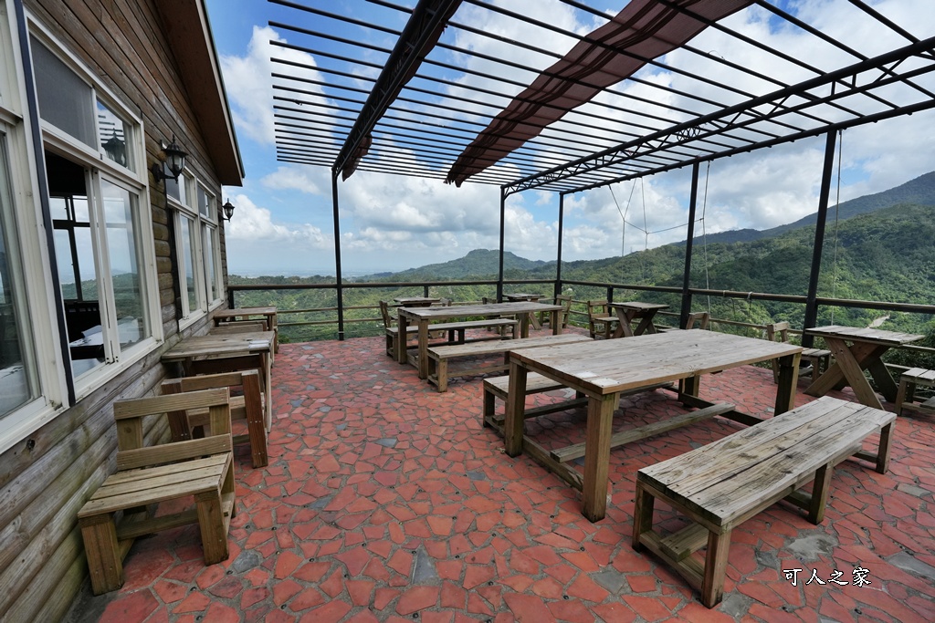 175咖啡公路,180度山景,停車場,台南咖啡廳,台南旅遊推薦,台南景觀餐廳,台南秘境,台南約會,台南美食,咖啡公路景點,咖啡果露雞腿鍋,大鋤花間,大鋤花間咖啡生態農場,室內用餐,寵物友善（雖然原文沒強調寵物可入，但有貓咪可暗示友好度）,山景咖啡廳,心靈療癒,戶外用餐,放鬆,東山咖啡,東山景觀餐廳,東山美食,樹屋餐廳,浪漫花園,療癒秘境,網美打卡,親子景點,韓式泡菜鍋,預約