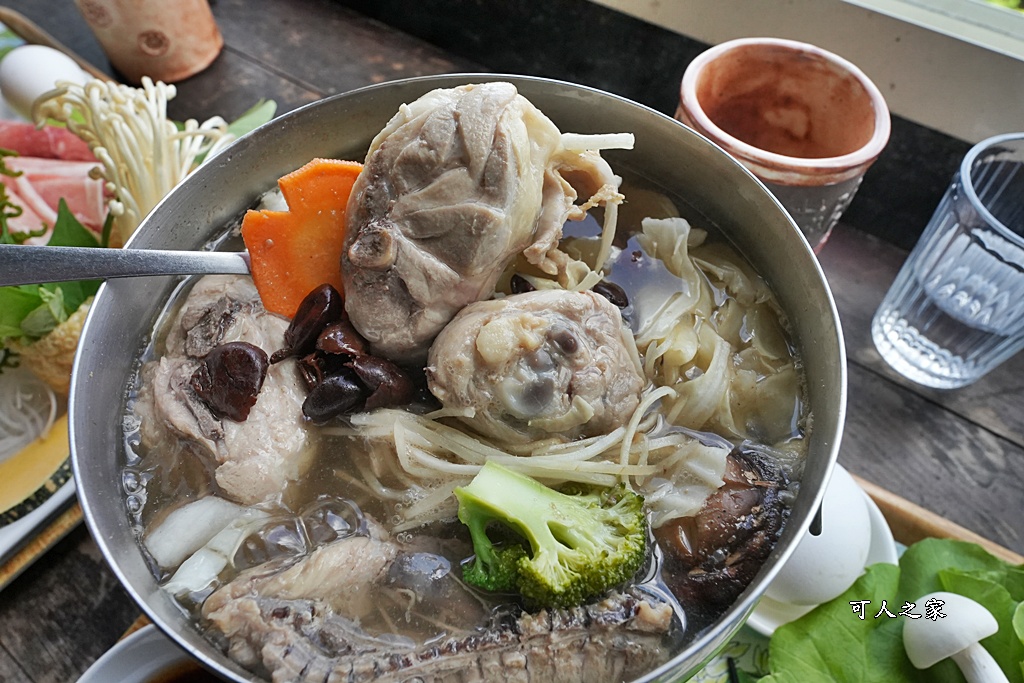 175咖啡公路,180度山景,停車場,台南咖啡廳,台南旅遊推薦,台南景觀餐廳,台南秘境,台南約會,台南美食,咖啡公路景點,咖啡果露雞腿鍋,大鋤花間,大鋤花間咖啡生態農場,室內用餐,寵物友善（雖然原文沒強調寵物可入，但有貓咪可暗示友好度）,山景咖啡廳,心靈療癒,戶外用餐,放鬆,東山咖啡,東山景觀餐廳,東山美食,樹屋餐廳,浪漫花園,療癒秘境,網美打卡,親子景點,韓式泡菜鍋,預約