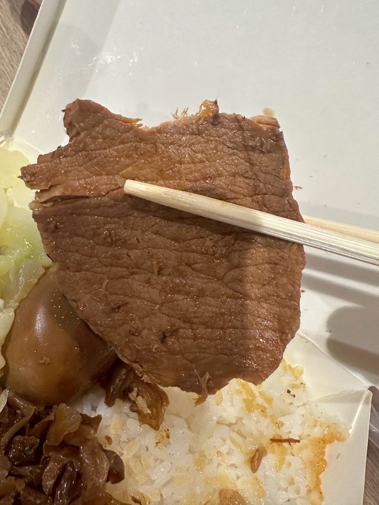 #西螺美食 #垂降運將便當 #西螺服務區 #隱藏版美食 #牆邊便當 #古早味便當 #司機愛店 #銅板美食 #西螺必吃 #旅行美食 #台灣美食 #公路美食 #在地小吃,牆邊便當,西螺古早味,西螺垂降運將便當,西螺必吃,西螺服務區美食,西螺隱藏便當,運將便當