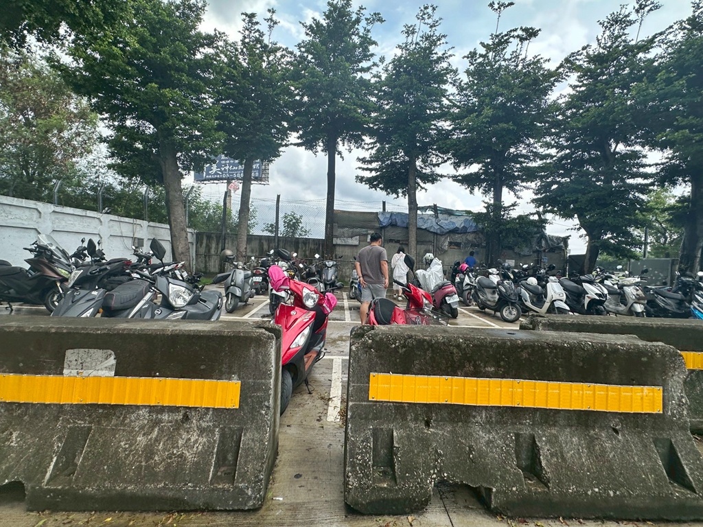 #西螺美食 #垂降運將便當 #西螺服務區 #隱藏版美食 #牆邊便當 #古早味便當 #司機愛店 #銅板美食 #西螺必吃 #旅行美食 #台灣美食 #公路美食 #在地小吃,牆邊便當,西螺古早味,西螺垂降運將便當,西螺必吃,西螺服務區美食,西螺隱藏便當,運將便當