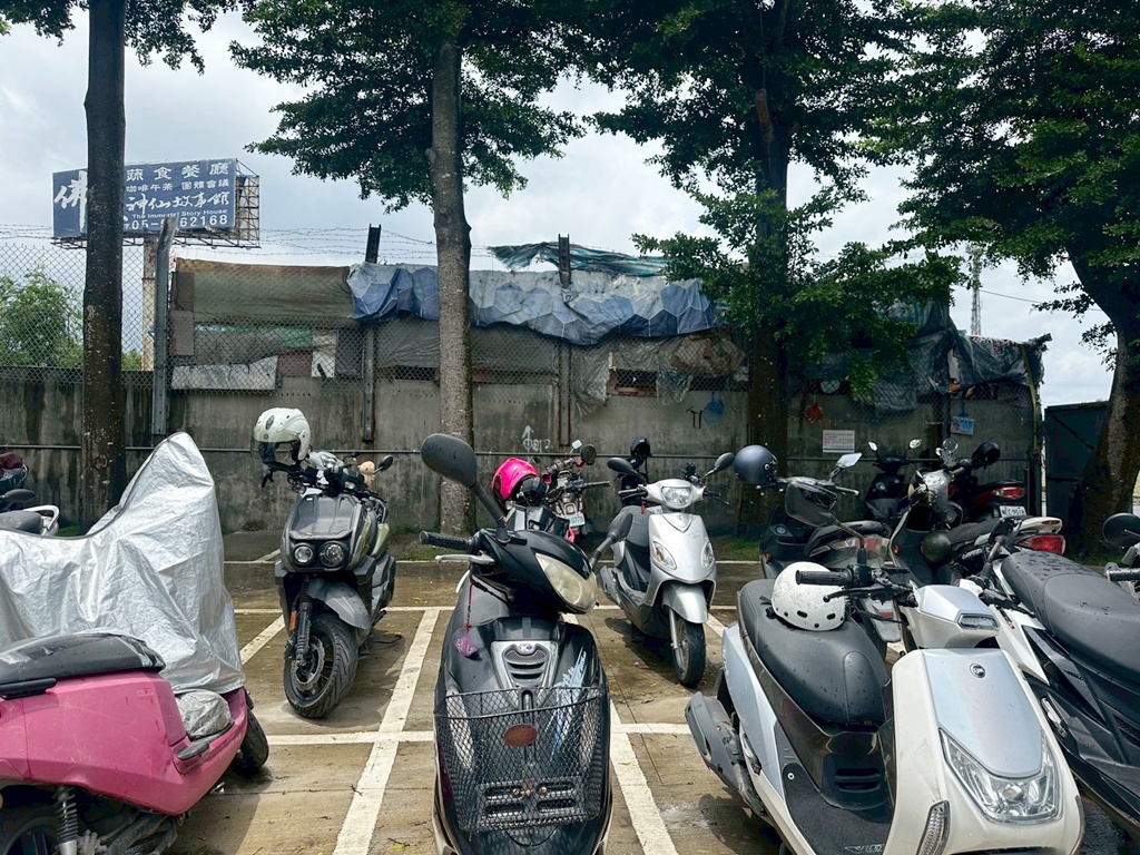 #西螺美食 #垂降運將便當 #西螺服務區 #隱藏版美食 #牆邊便當 #古早味便當 #司機愛店 #銅板美食 #西螺必吃 #旅行美食 #台灣美食 #公路美食 #在地小吃,牆邊便當,西螺古早味,西螺垂降運將便當,西螺必吃,西螺服務區美食,西螺隱藏便當,運將便當