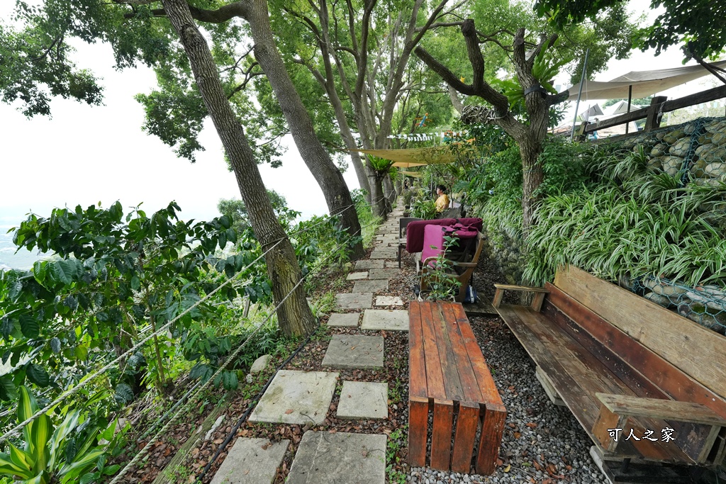 假日限定,卓蘭秘境咖啡,小山丘 hillside 145.5k,戶外咖啡廳,手作甜點,文青風,無敵山景,療癒放鬆,網美必訪,苗栗景點