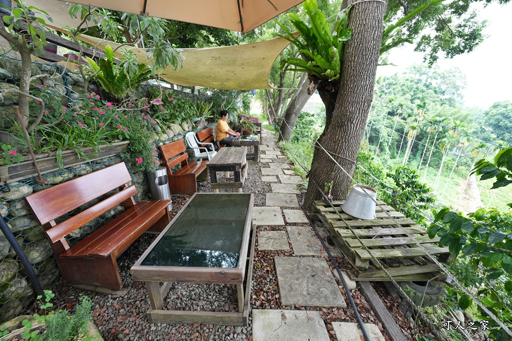 假日限定,卓蘭秘境咖啡,小山丘 hillside 145.5k,戶外咖啡廳,手作甜點,文青風,無敵山景,療癒放鬆,網美必訪,苗栗景點