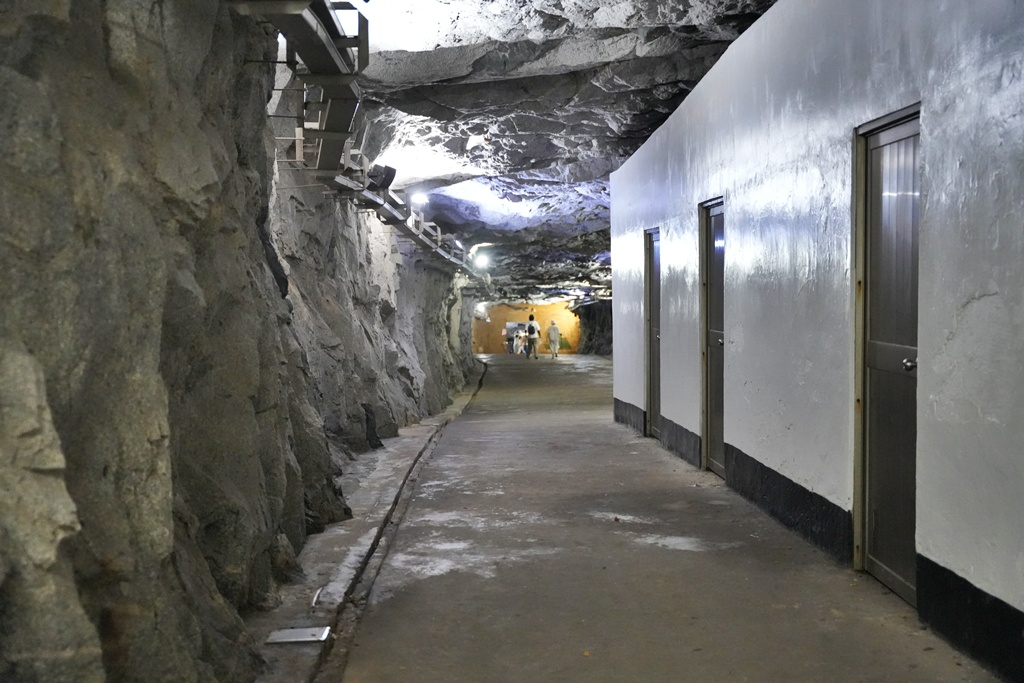 #金門 #翟山坑道 #金門景點 #免門票 #天然冷氣 #戰地風情 #涼爽秘境 #金門自由行 #網美景點 #拍照打卡 #夏天去哪玩 #地下奇景 #金門 #翟山坑道 #金門景點 #免門票 #天然冷氣 #戰地風情 #涼爽秘境 #金門自由行 #網美景點 #拍照打卡 #夏天去哪玩 #地下奇景