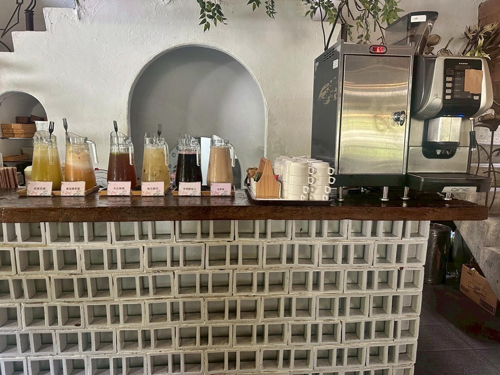 假日限定,寵物友善,森林系餐廳,歐式古堡,漫步雲端森林廚房,網美餐廳,自助沙拉吧吃到飽,苗栗三義,苗栗美食,餐廳預約