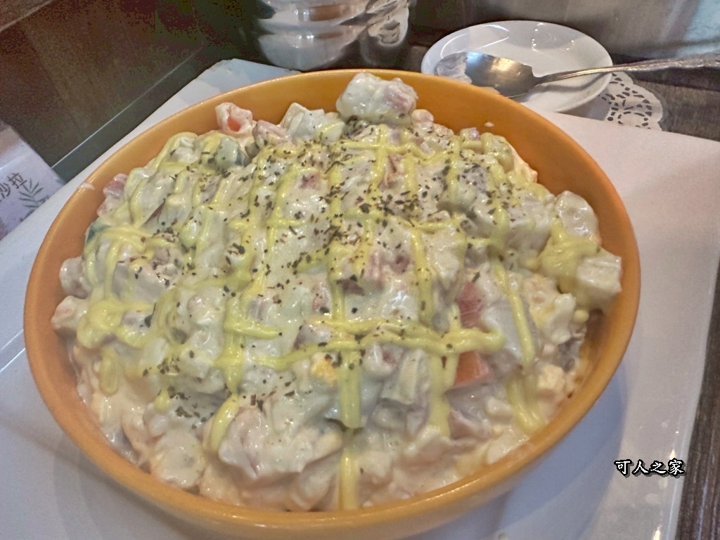 假日限定,寵物友善,森林系餐廳,歐式古堡,漫步雲端森林廚房,網美餐廳,自助沙拉吧吃到飽,苗栗三義,苗栗美食,餐廳預約