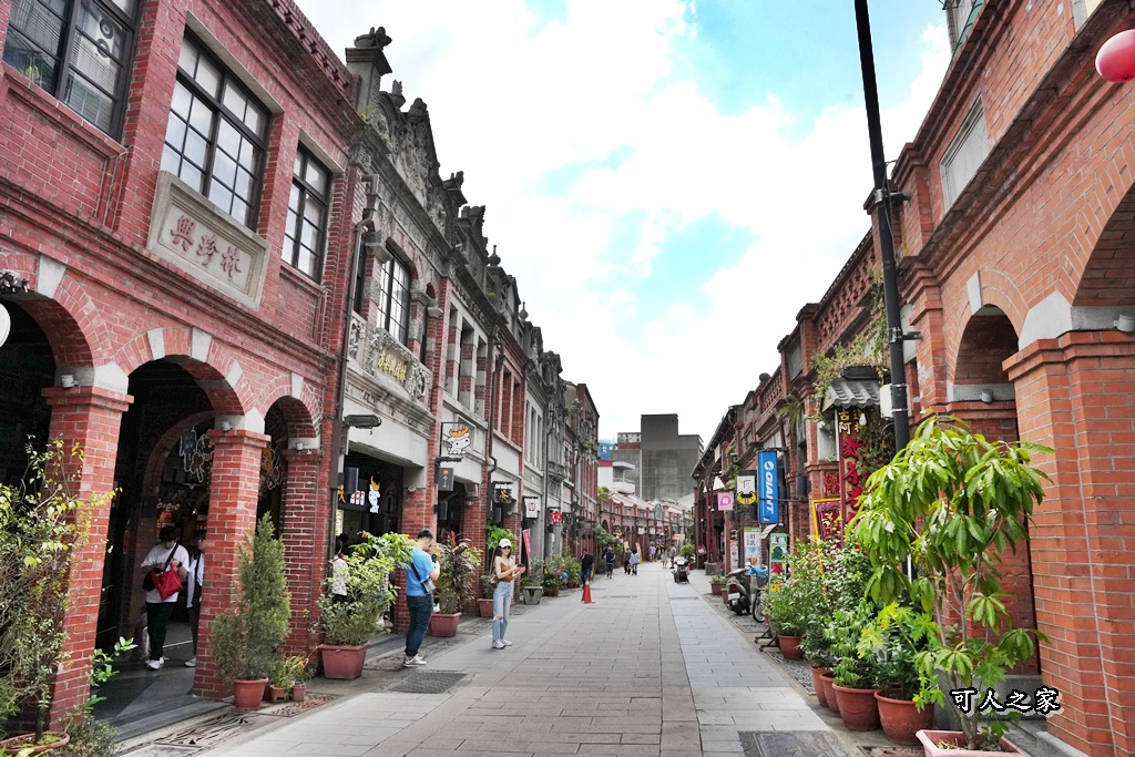 一日遊,三峽停車,三峽小吃,三峽老街,台北近郊,情侶約會,懷舊街區,新北景點,老街美食,親子共遊,豬血糕,金牛角 @可人之家