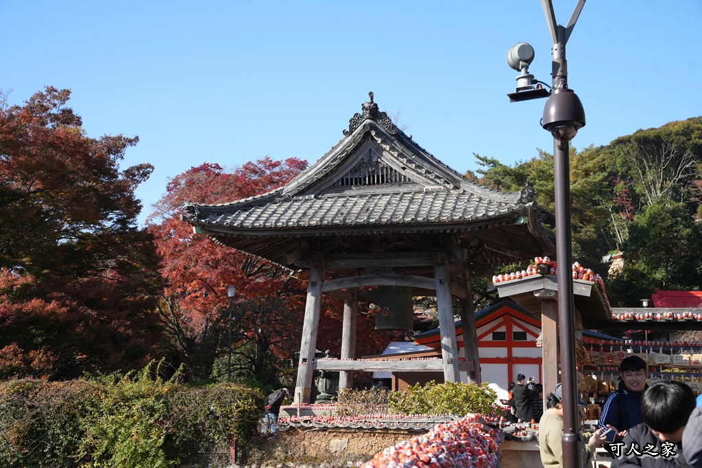 Katsuoji Temple,勝尾寺,勝尾寺怎麼去,勝尾寺門票,大阪交通,大阪自由行,大阪賞楓,季節限定,寺廟巡禮,打卡熱點,拍照景點,旅遊攻略.,日本紅葉,楓葉季,淨化之橋,箕面萱野,絕美楓葉,網美景點,達摩不倒翁,達摩牆,關西賞楓