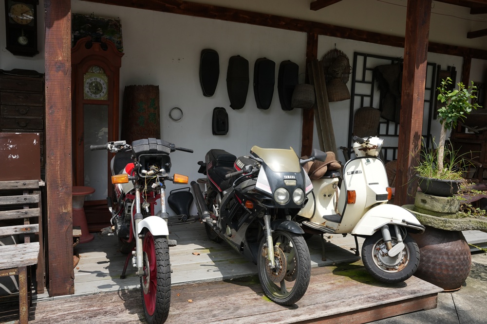 回角咖啡,回角咖啡停車,白色貨櫃屋,苗栗下午茶,苗栗咖啡,苗栗慢活,苗栗拍照景點,苗栗文青,苗栗田野,苗栗秘境咖啡廳,苗栗網美咖啡,苗栗老物