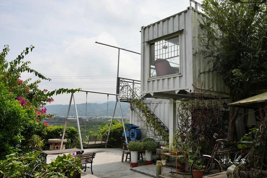 回角咖啡,回角咖啡停車,白色貨櫃屋,苗栗下午茶,苗栗咖啡,苗栗慢活,苗栗拍照景點,苗栗文青,苗栗田野,苗栗秘境咖啡廳,苗栗網美咖啡,苗栗老物