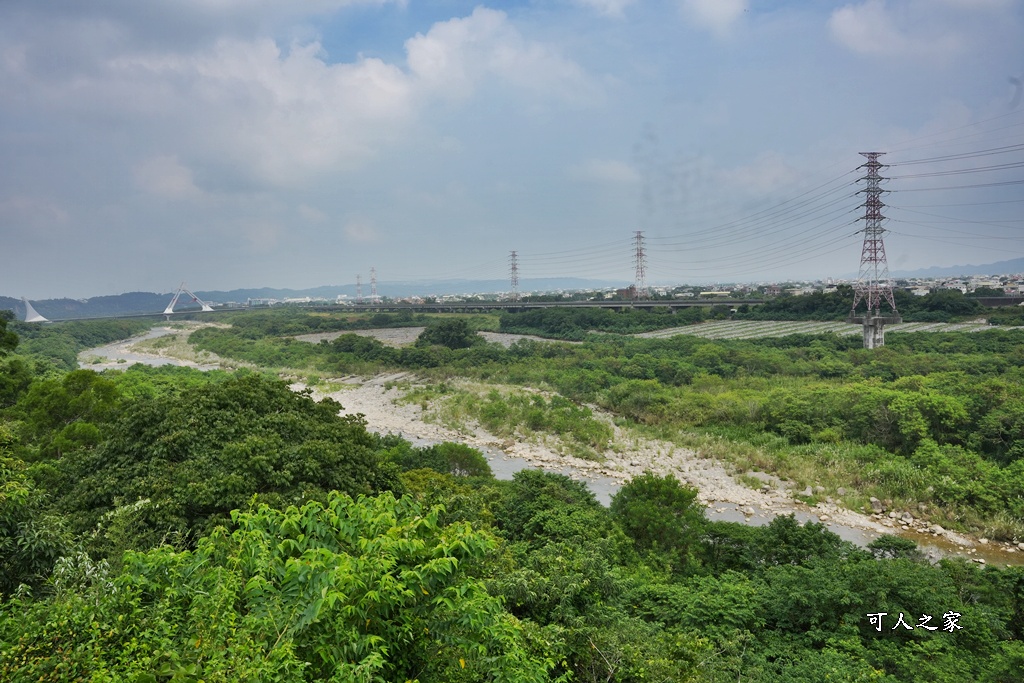 回角咖啡,回角咖啡停車,白色貨櫃屋,苗栗下午茶,苗栗咖啡,苗栗慢活,苗栗拍照景點,苗栗文青,苗栗田野,苗栗秘境咖啡廳,苗栗網美咖啡,苗栗老物