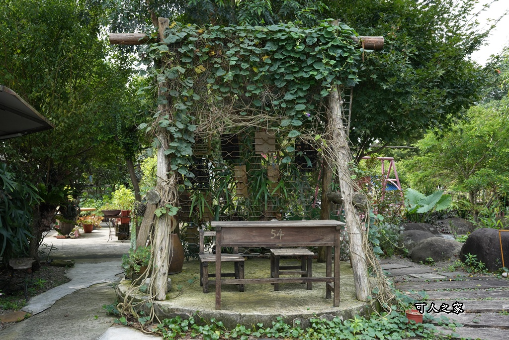 回角咖啡,回角咖啡停車,白色貨櫃屋,苗栗下午茶,苗栗咖啡,苗栗慢活,苗栗拍照景點,苗栗文青,苗栗田野,苗栗秘境咖啡廳,苗栗網美咖啡,苗栗老物