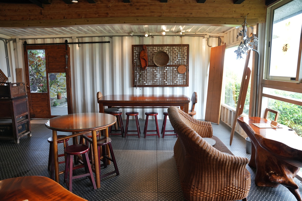 回角咖啡,回角咖啡停車,白色貨櫃屋,苗栗下午茶,苗栗咖啡,苗栗慢活,苗栗拍照景點,苗栗文青,苗栗田野,苗栗秘境咖啡廳,苗栗網美咖啡,苗栗老物