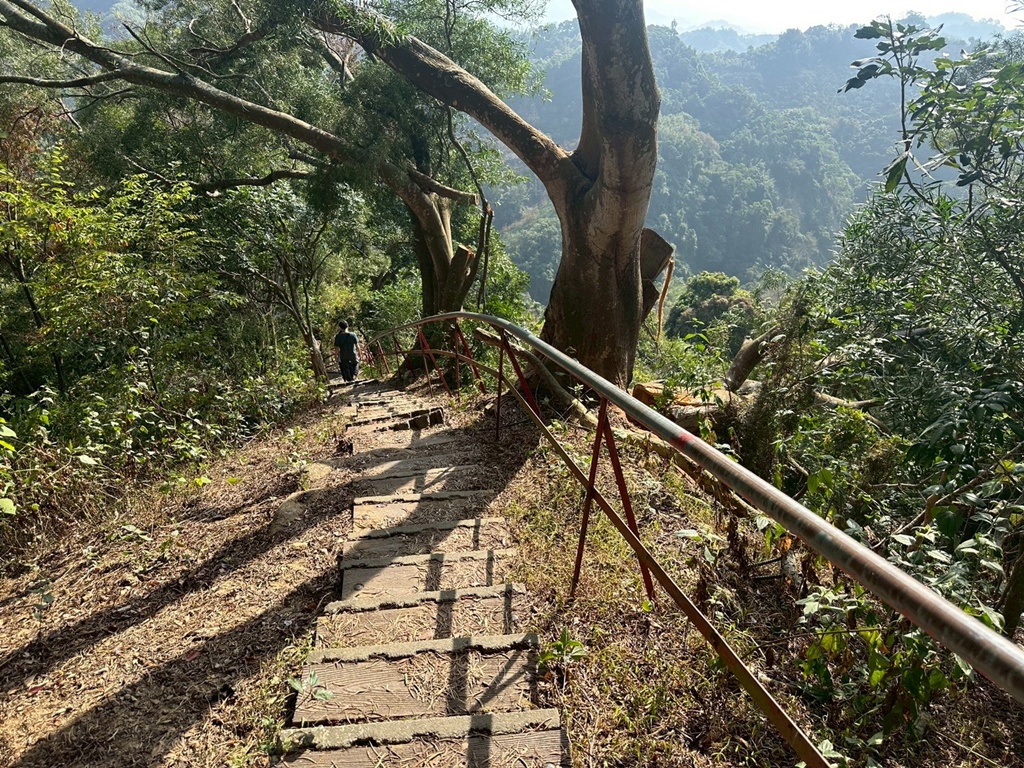 1063階梯,O型環狀,台中戶外景點,台中潭子步道,新田登山步道,橘子試吃,爬山推薦,登山攻略,聚興山小百岳,蟄伏簡餐