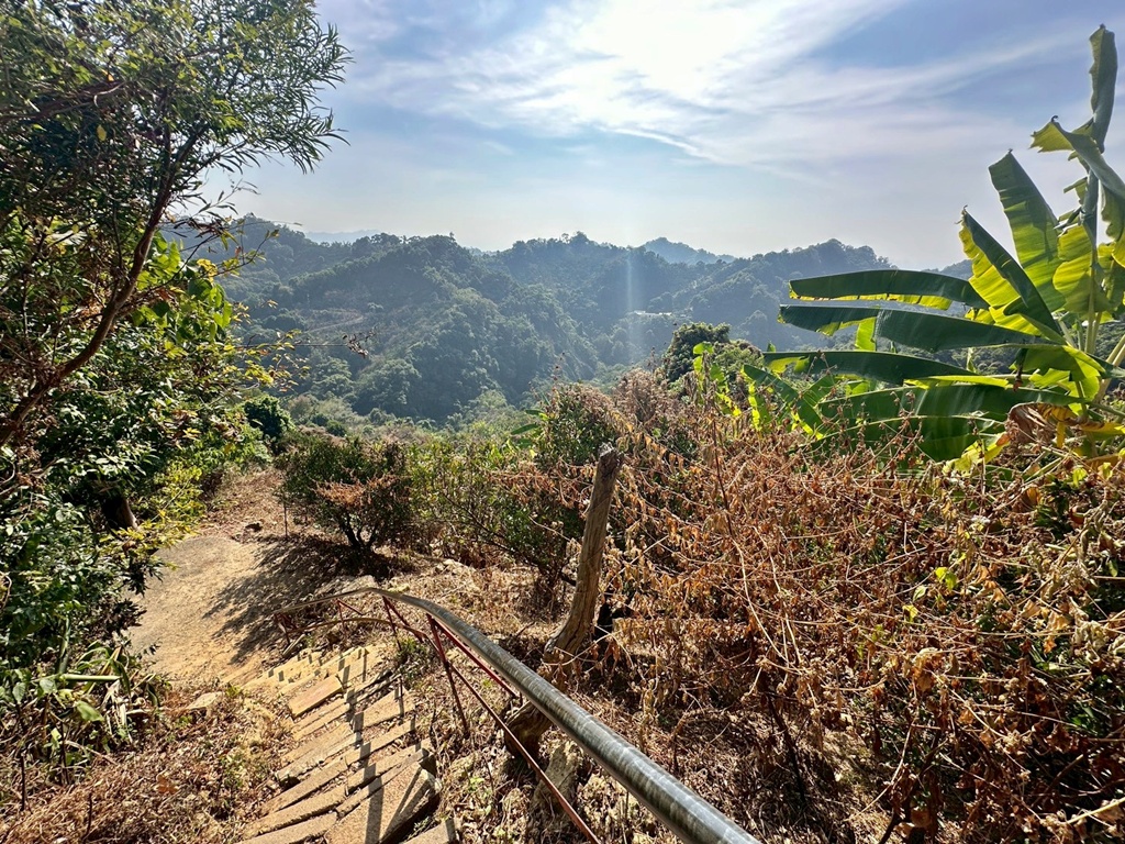 1063階梯,O型環狀,台中戶外景點,台中潭子步道,新田登山步道,橘子試吃,爬山推薦,登山攻略,聚興山小百岳,蟄伏簡餐