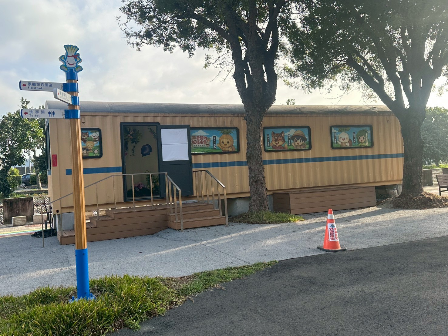 伴手禮,假日音樂演奏,免費停車,免門票,台中一日遊,台中景點,台中親子景點,室內景點,幸福是火車,戶外景點,拍照打卡,清水區,清水區農會休閒觀光園區,清水旅遊,清水農會,清水高美濕地周邊,狼尾草造景,碾米DIY,稻米文化,網美景點,親子景點,親子體驗,輕旅行,農會咖啡,農業文化,鐵道風景,黃金稻穗館