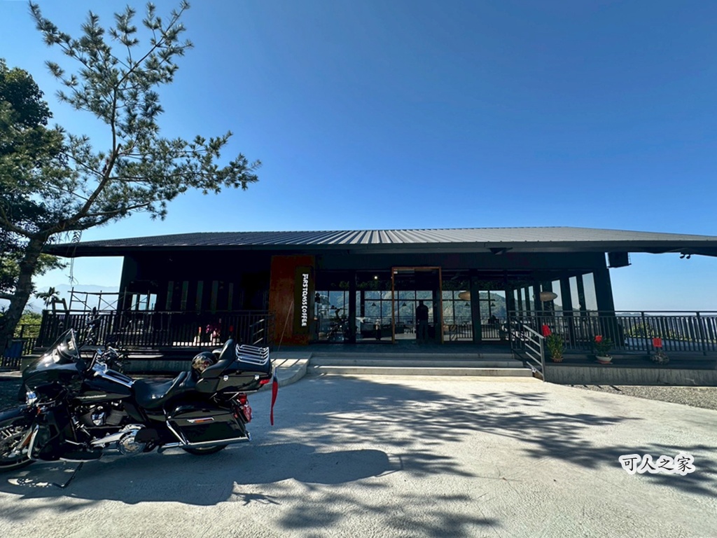 FIRST CLASS COFFEE,一頂小坊,停車場,南投下午茶,南投咖啡廳,南投水里,咖啡甜點,山景咖啡,工業風,挑高設計,景觀餐廳,水里景點,療癒秘境,約會景點,觀景咖啡廳