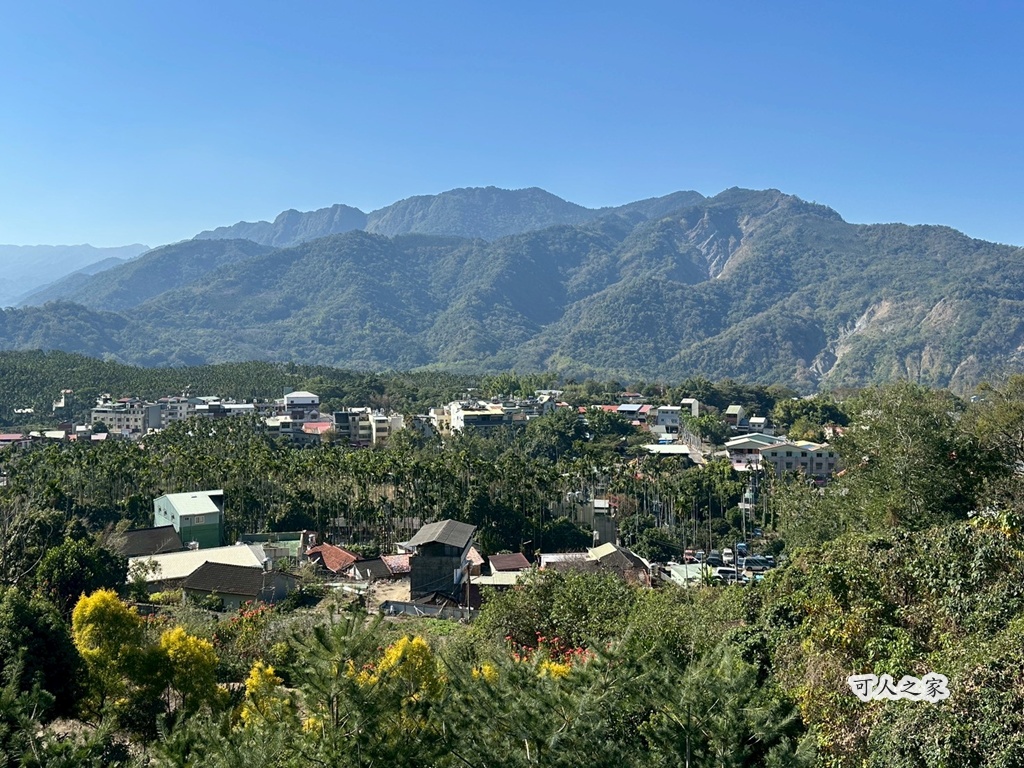 FIRST CLASS COFFEE,一頂小坊,停車場,南投下午茶,南投咖啡廳,南投水里,咖啡甜點,山景咖啡,工業風,挑高設計,景觀餐廳,水里景點,療癒秘境,約會景點,觀景咖啡廳