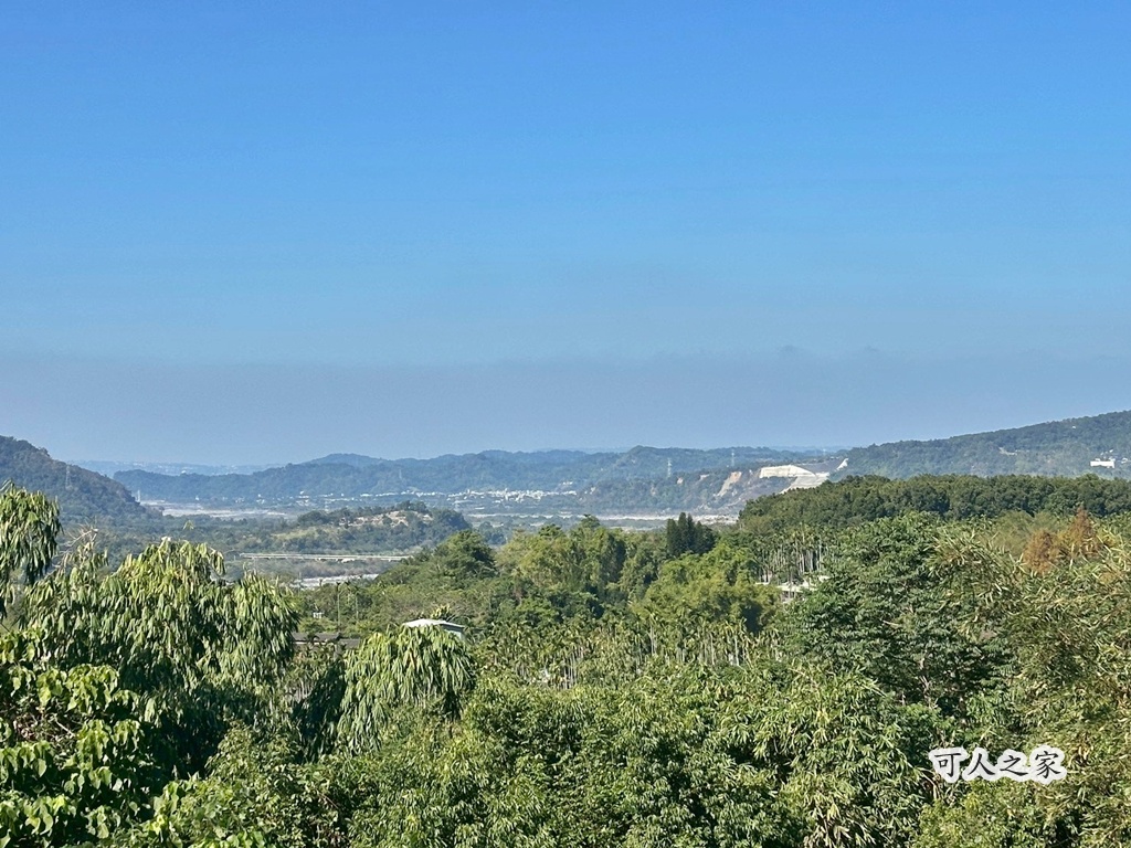 FIRST CLASS COFFEE,一頂小坊,停車場,南投下午茶,南投咖啡廳,南投水里,咖啡甜點,山景咖啡,工業風,挑高設計,景觀餐廳,水里景點,療癒秘境,約會景點,觀景咖啡廳